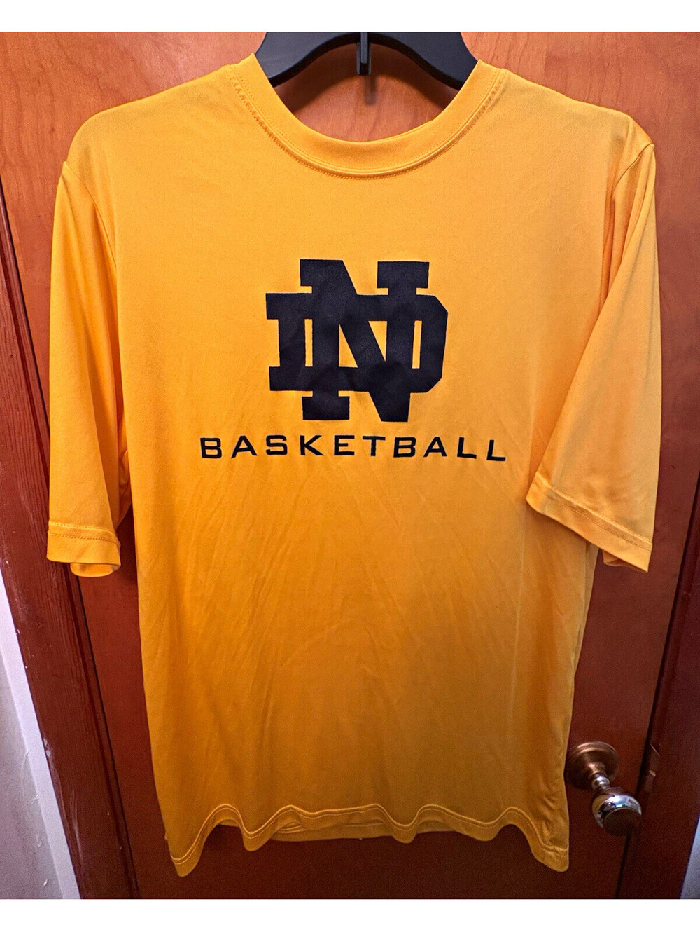 Notre Dame Fighting Irish Basketball Team 365 Gold Shirt Men’s Medium